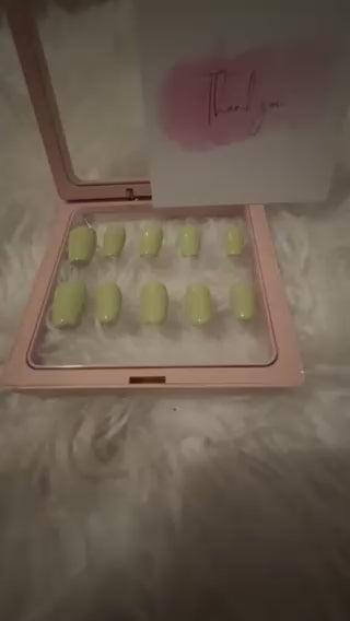 Press on nails