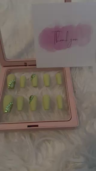 Press on nails